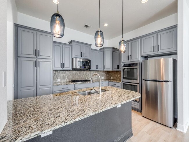 Foto del edificio - 15224 Glen Heather Dr