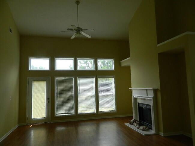 Building Photo - 2326 Worrall Hill Dr