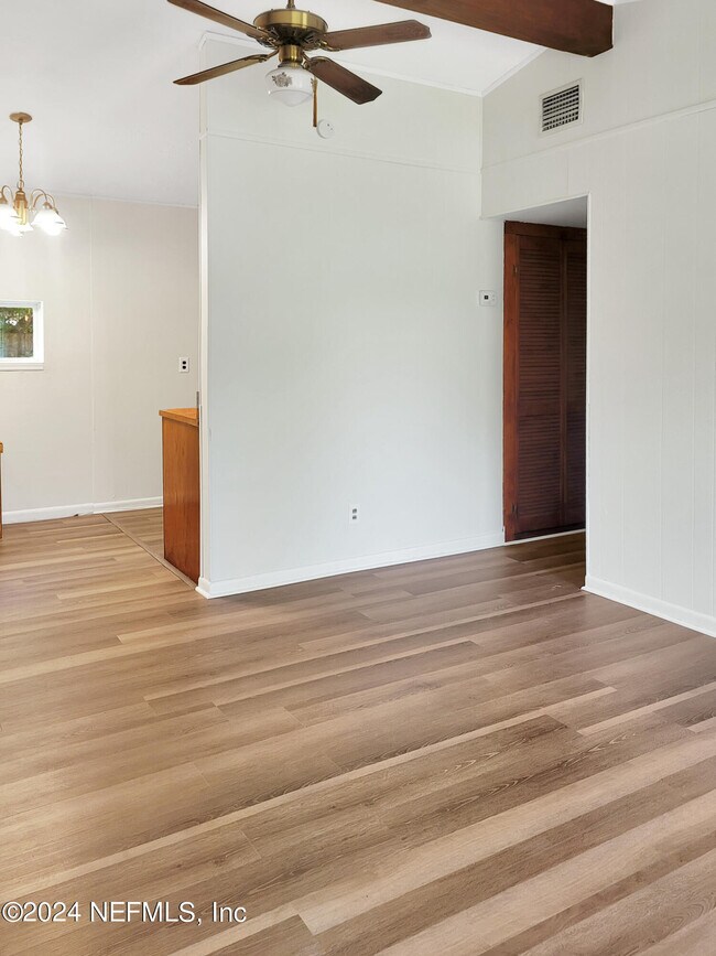 Building Photo - 240 Shamrock Ave S