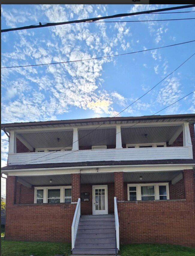 Building Photo - 2264 5th St SW