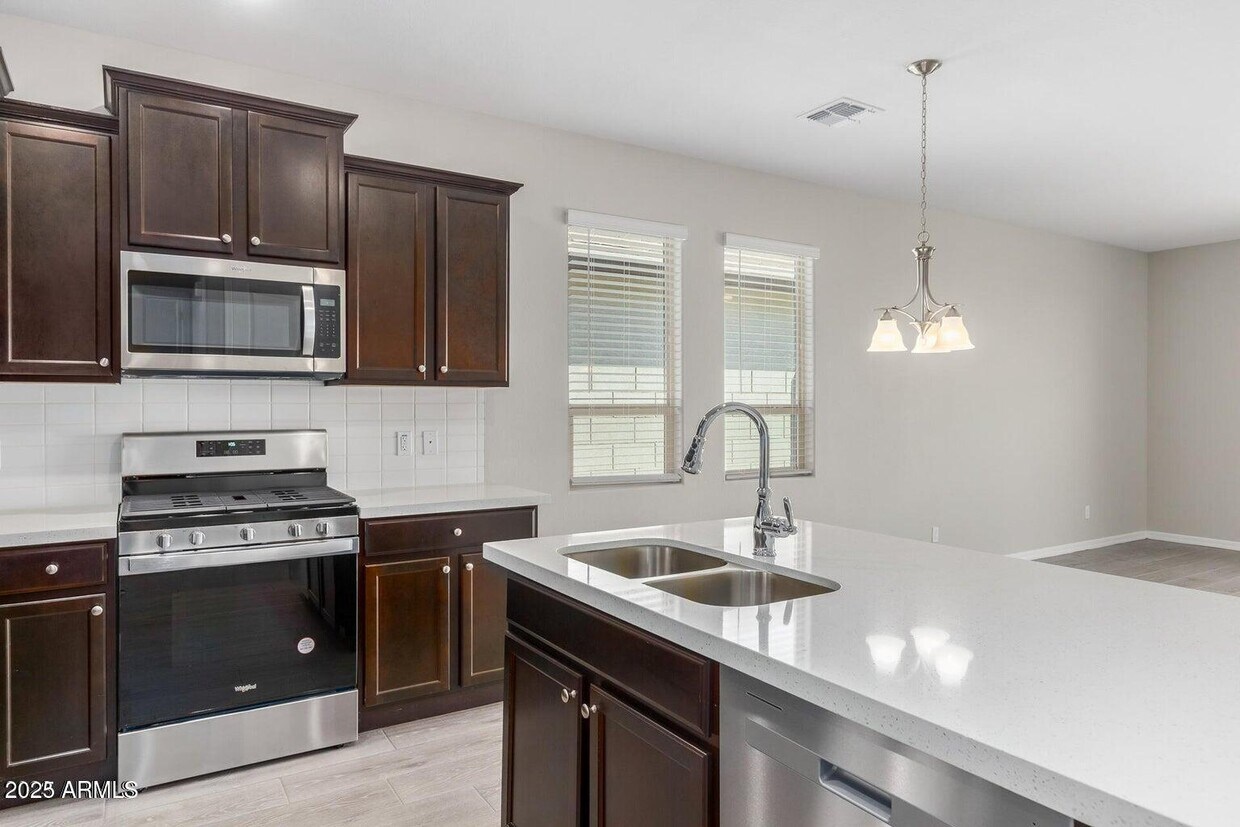 Foto principal - 8419 W Encinas Ln