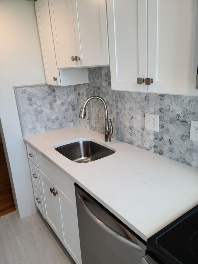 Foto del edificio - Kenmore Square - Renovated - Roof Deck