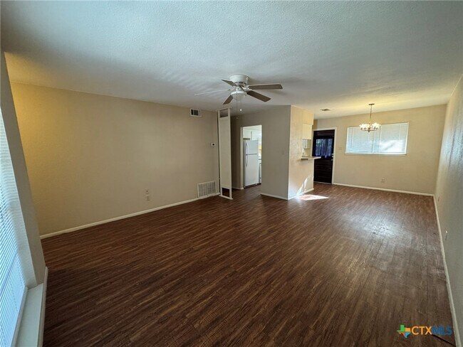 Foto del edificio - 815 Burges St