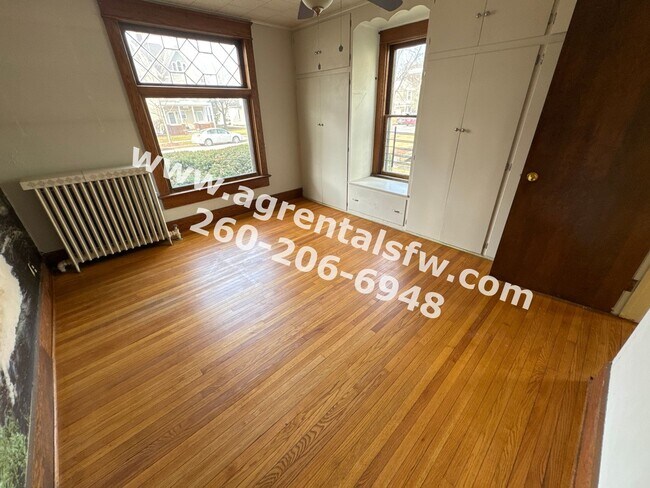 Building Photo - 1002 Columbia Ave
