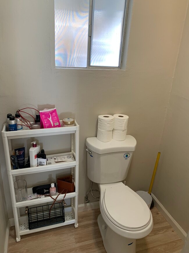 Foto del edificio - 1050 E 8th St