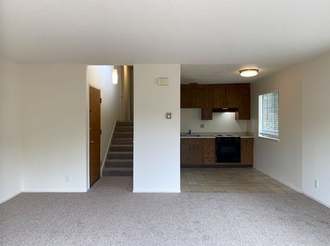 Building Photo - HUGE Charming 2BR/1BA Flat! Downtown! Laundry On-Site! Parking! -PROGRESSIVE