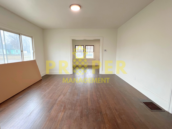 Building Photo - 2 bedrooms 1 bathrooms house for rent