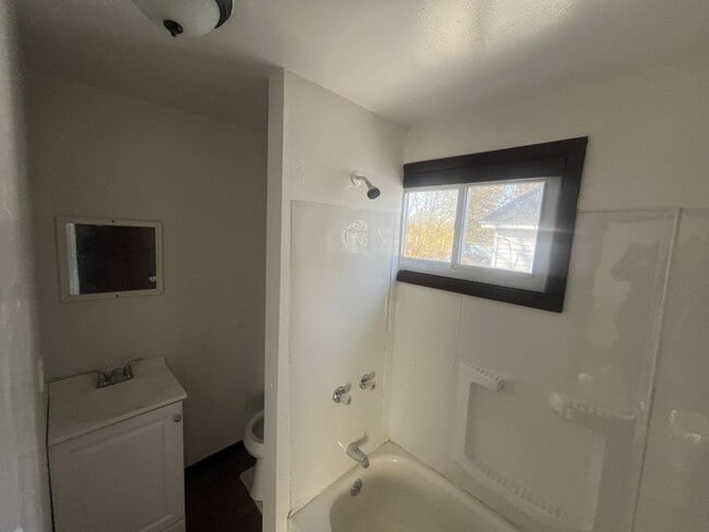 Building Photo - 213 Flint St