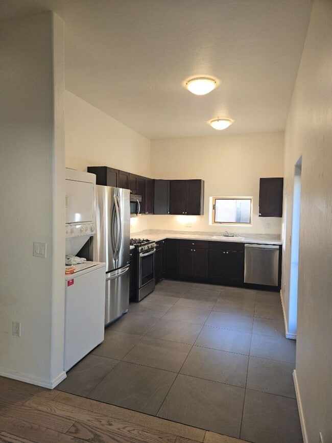 Building Photo - 2 Bedroom, 2 Bathroom Home! Schedule a Showing Soon!