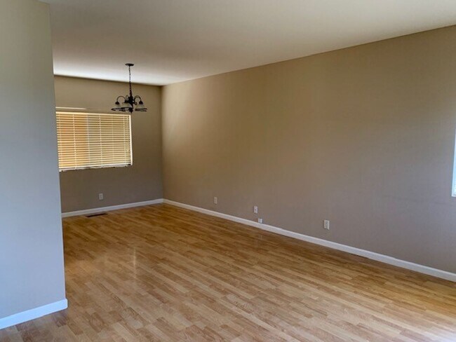 Foto del edificio - 2066 Brittany Meadows Dr