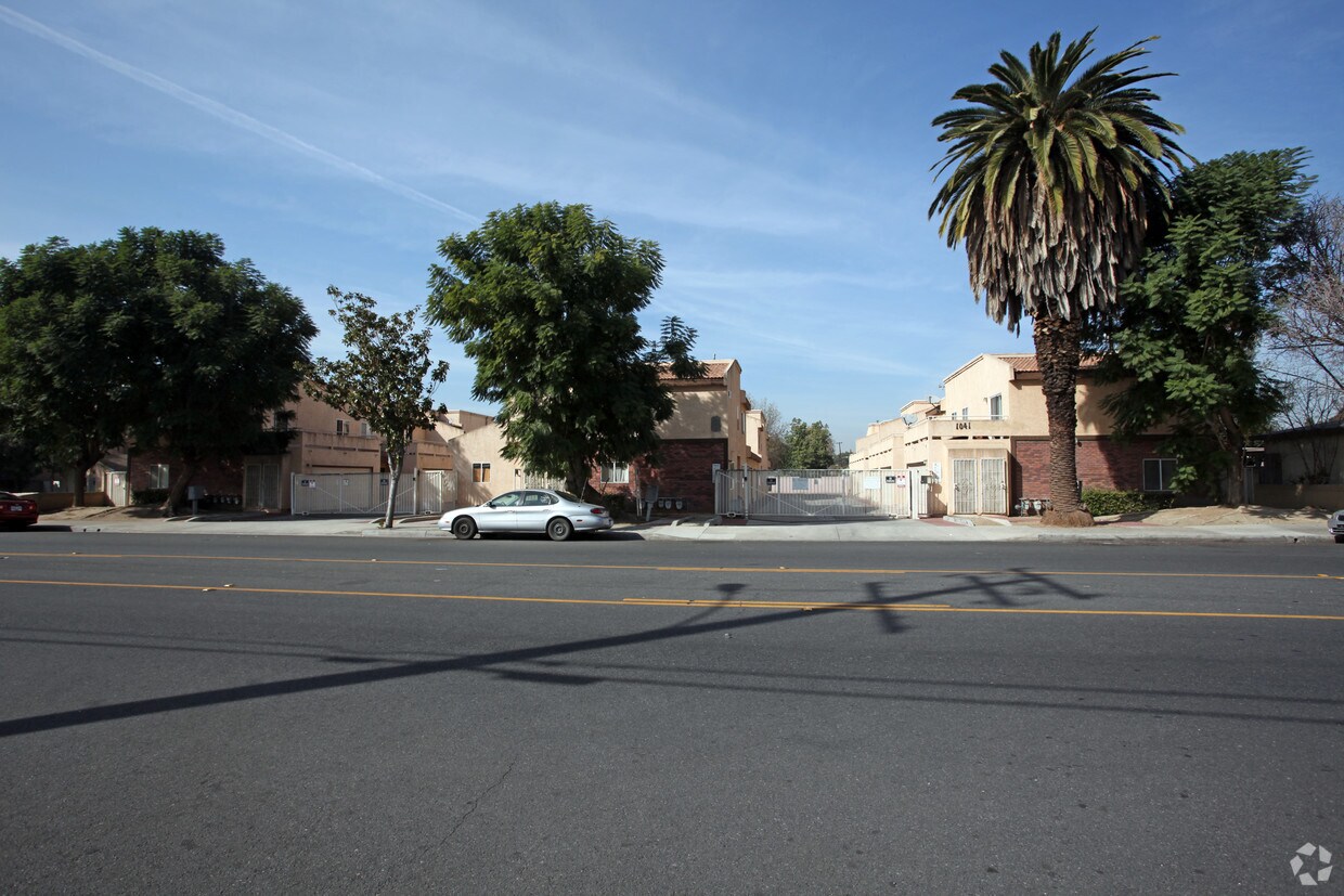 Foto del edificio - 1031-1041 N Unruh Ave