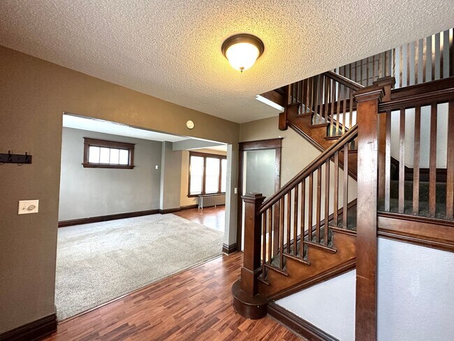 Foto del edificio - 523 N 23rd Ave W