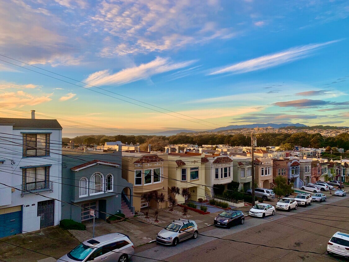 Primary Photo - 1384 32nd Ave