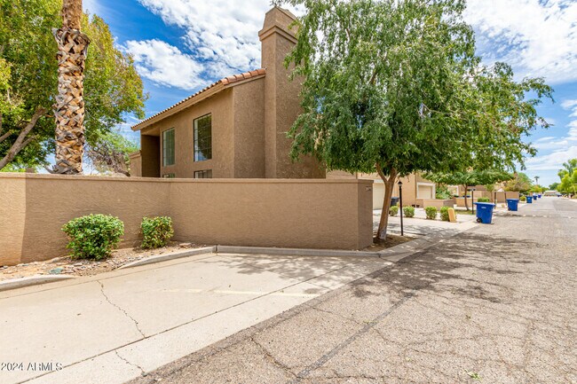 Building Photo - 2077 N Sunset Dr