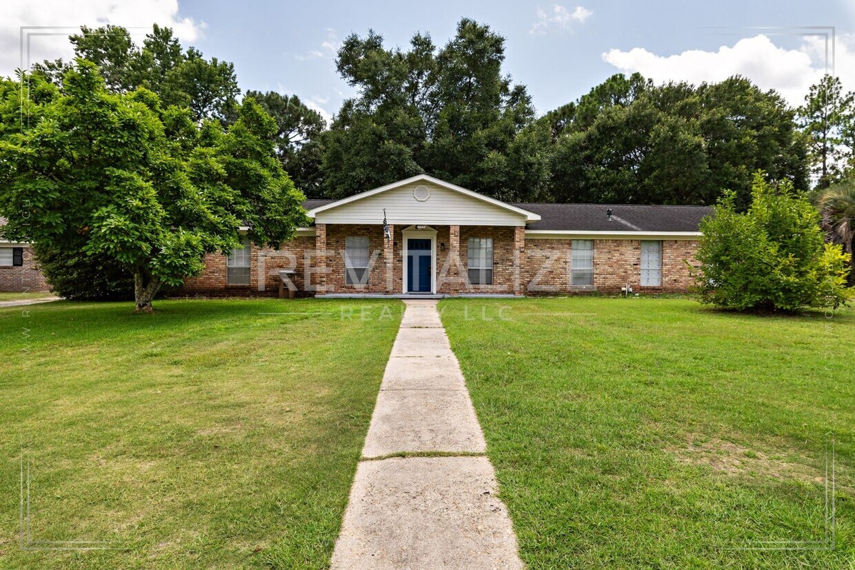 Foto principal - Spacious Brick Home in West Mobile!