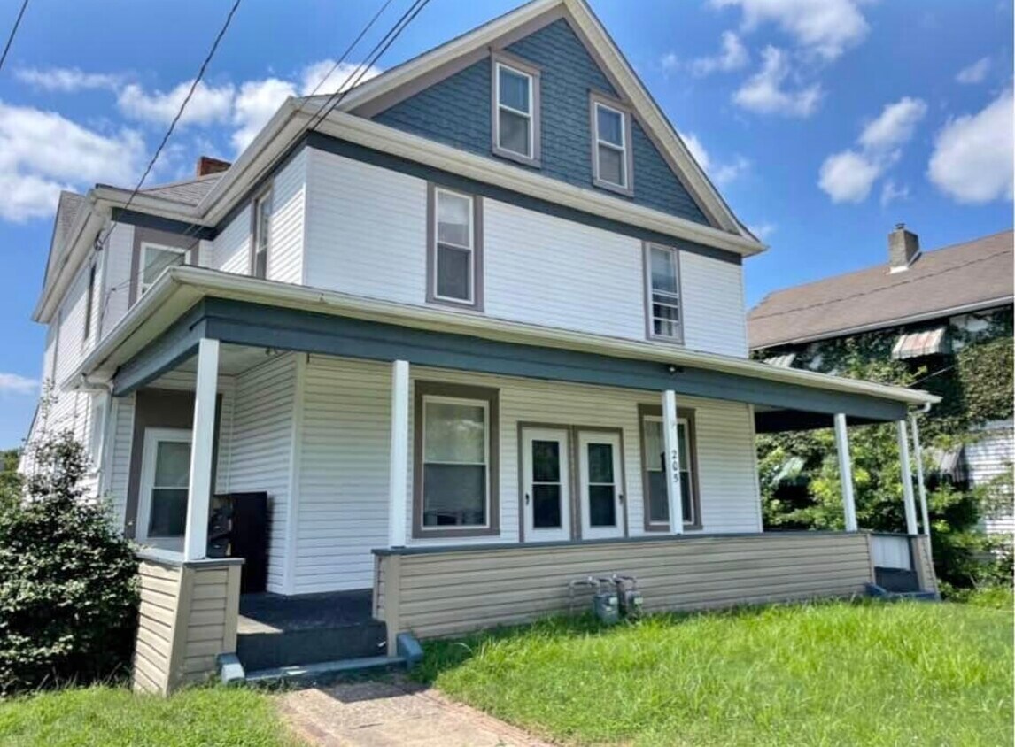 205 Elm Ave Unit B, Moundsville, WV 26041 Apartments in Moundsville
