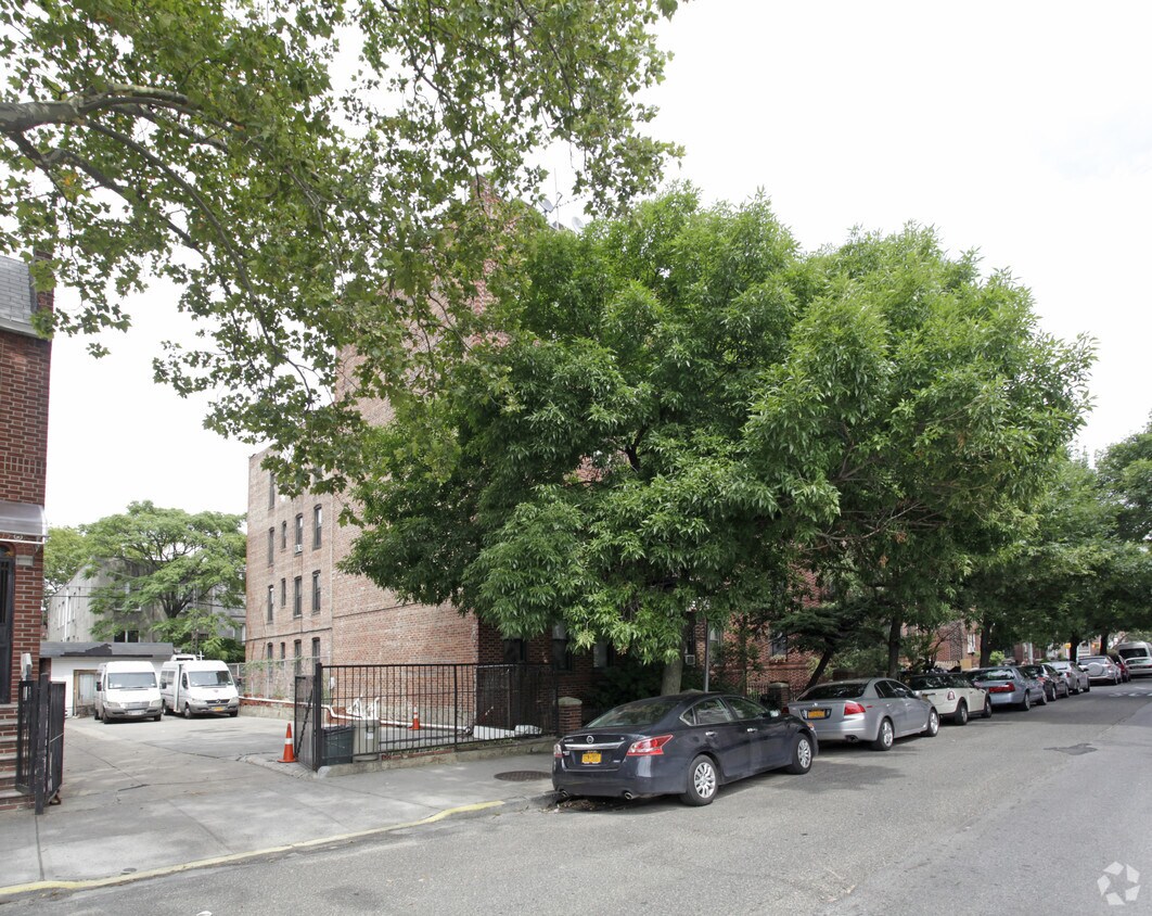 Building Photo - 861 48th St