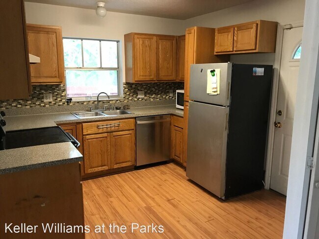 Foto del edificio - 3 br, 2 bath House - 2910 E. Washington St...