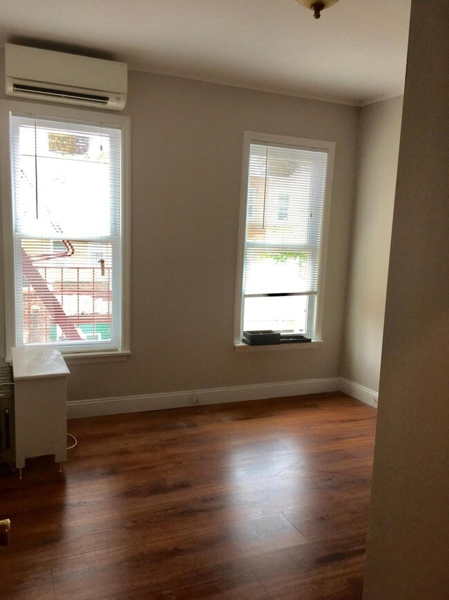 Foto del edificio - 6528 Perry Ave