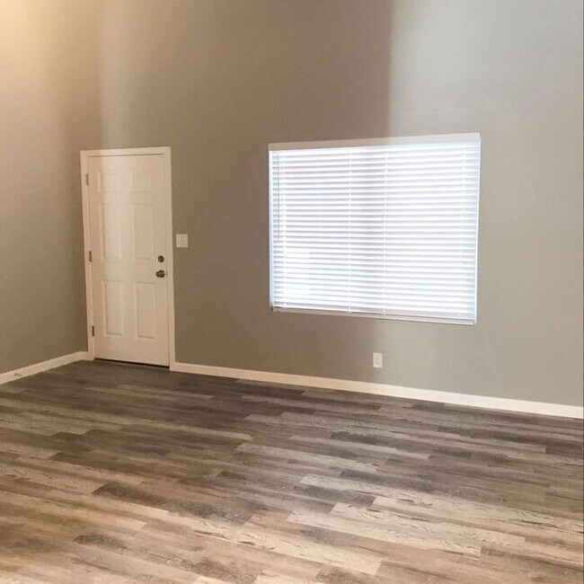 Building Photo - 850 N Stapley Dr