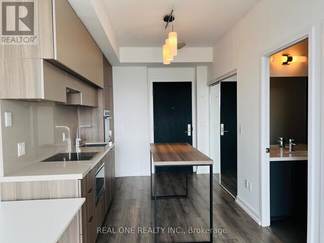Photo du bâtiment - 3703-3708 EGLINTON Ave