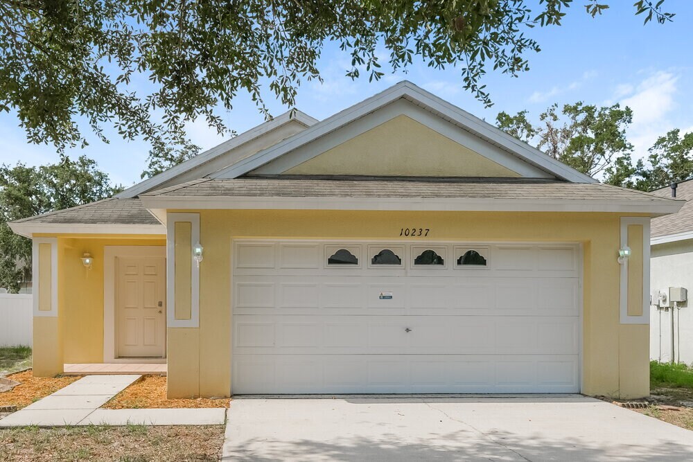 Foto principal - 10237 Lakeside Vista Dr