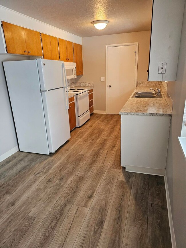 Building Photo - 2402 W Lemhi St
