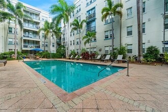 Building Photo - 533 NE 3rd Ave