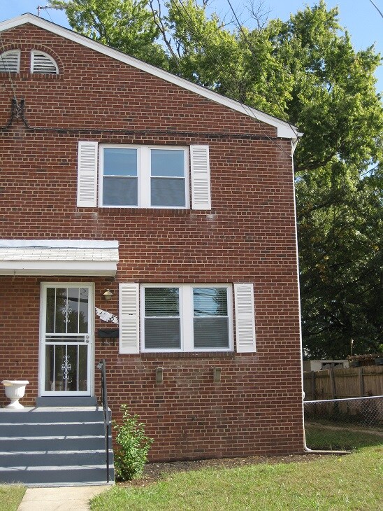 Building Photo - 4018 27th Ave