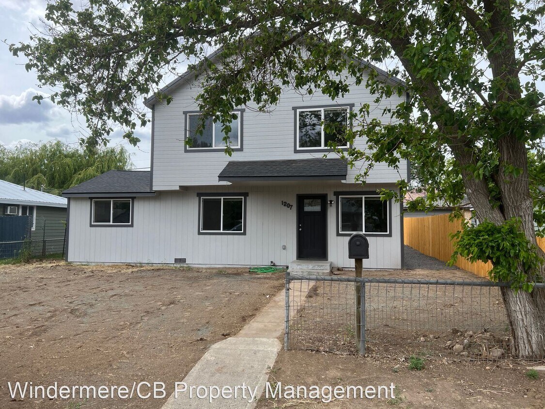 4 br, 2.5 bath House 1207 Cottage St SE House Rental in Ephrata, WA