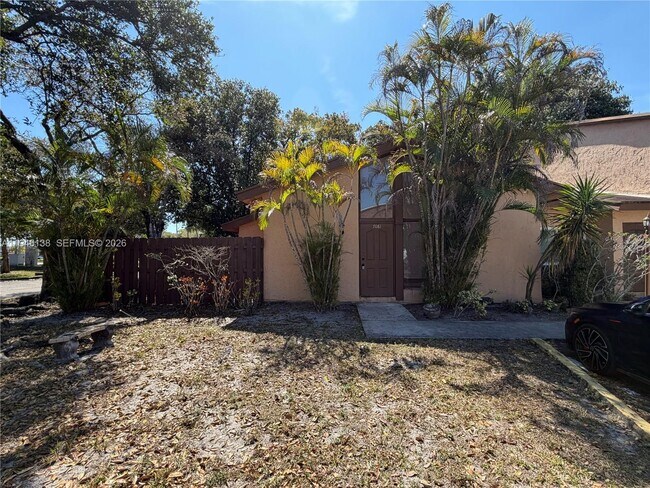 Foto del edificio - 7081 W Sunrise Blvd