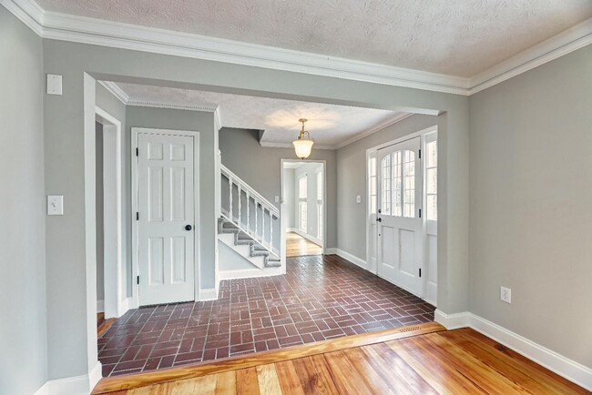 Foto del edificio - 4843 McPherson Dr NE