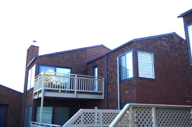 Foto del edificio - ONE LEVEL TOP-UNIT CONDO IN HEADLANDS WITH STUNNING BAY VIEWS