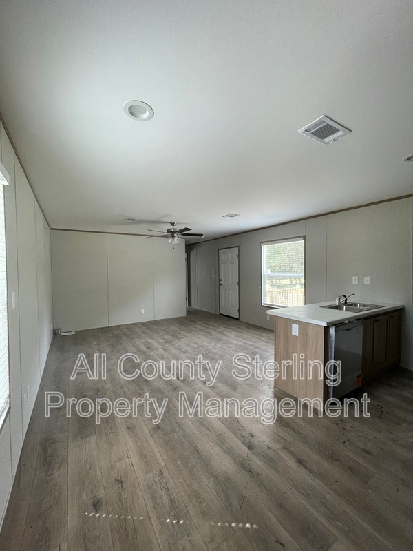 Building Photo - 150 SE Perfect Ct