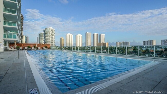 Foto del edificio - 400 Sunny Isles Blvd