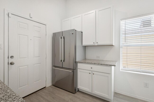 Building Photo - 7731 Elm Bend
