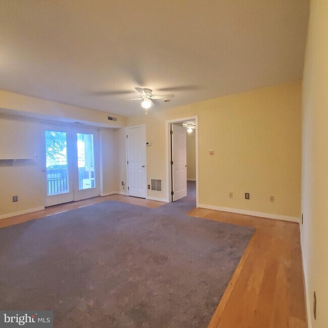 Foto del edificio - 3304 Eastview Ln