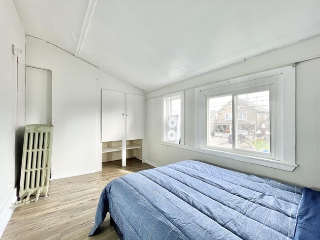 Building Photo - 149 Burgar St