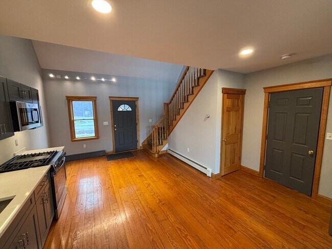 Building Photo - 276 Bullard St