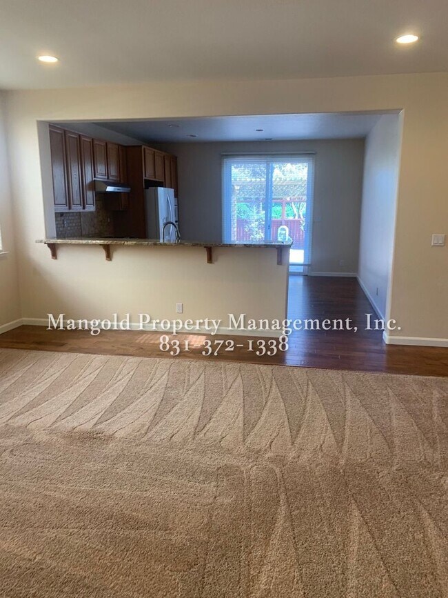 Foto del edificio - Beautiful 2-Bed, 2-Bath Home with Modern K...