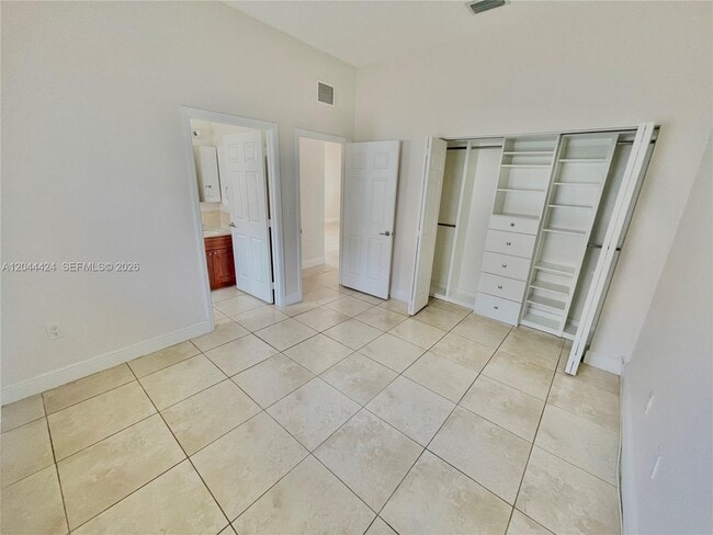 Foto del edificio - 2487 W 5th Ct