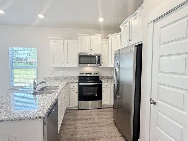 Foto del edificio - Stunning Townhome - End Unit