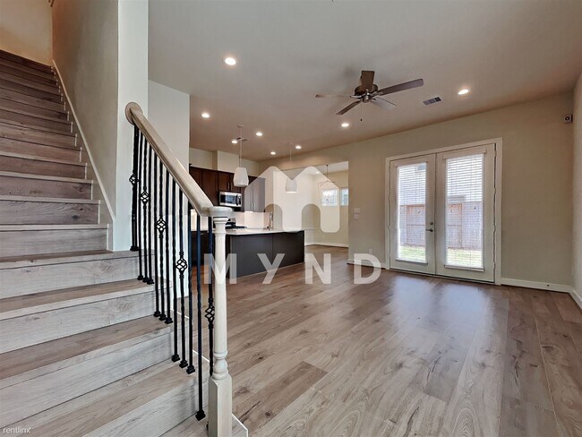 Building Photo - 3 br, 2.5 bath House - 12411 Executive Squ...
