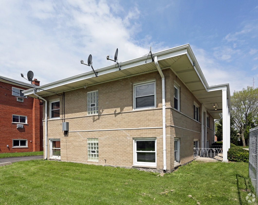 49 E Blecke Ave, Addison, IL 60101 Apartments in Addison, IL