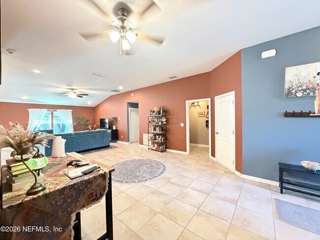 Foto del edificio - 16226 Stanis Ct
