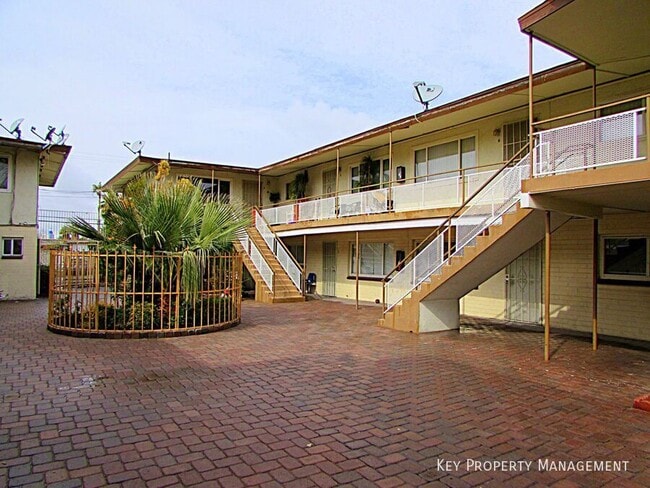 Building Photo - 1908 Rexford Dr