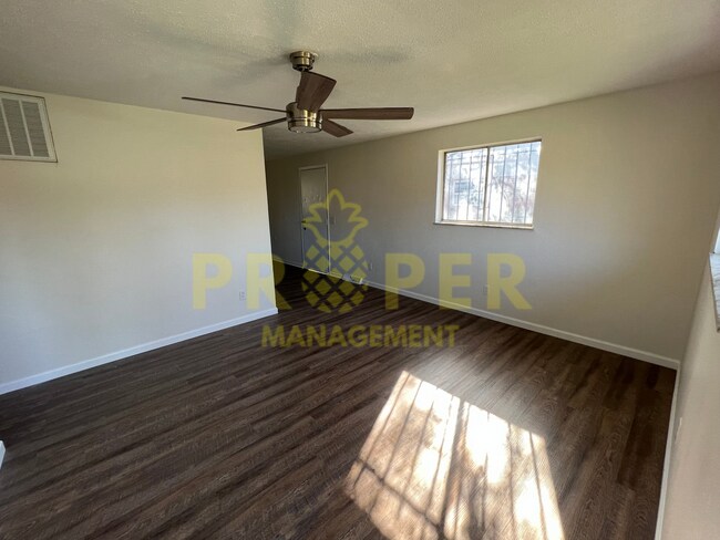 Foto del edificio - 2 bedrooms 1 bathroom house
