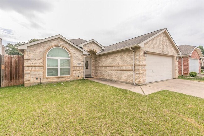 Building Photo - 1847 Woodchase Dr