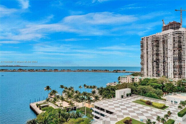 Building Photo - 2025 Brickell Ave