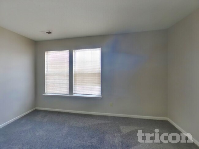 Foto del edificio - 14674 Fawn Hollow Ln